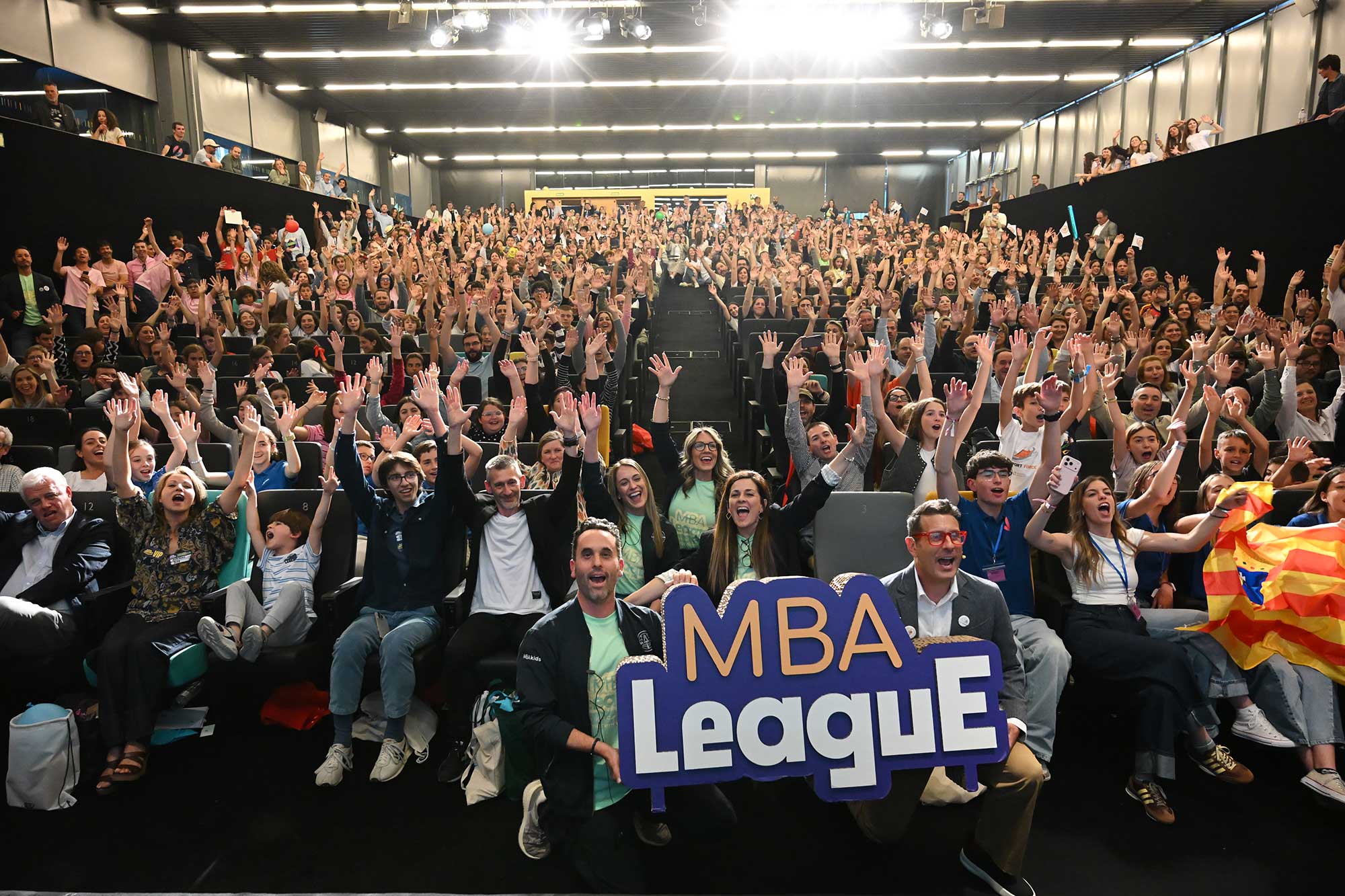vista-publico-mba-kids TeamLabs acompaña a MBA Kids en la final nacional de la MBA League y entrega el Premio Zeta de Bachillerato